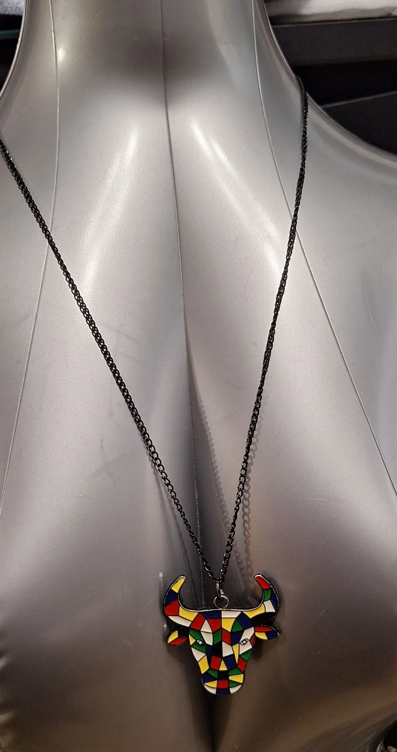 Longue chaîne et pendentif taureau 🐂